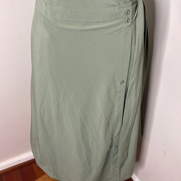 Elegant Green Wrap Dress - Picture 10 of 12